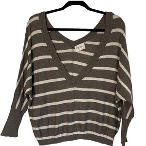 Kenji batwing top low v-neck mid sleeve Medium